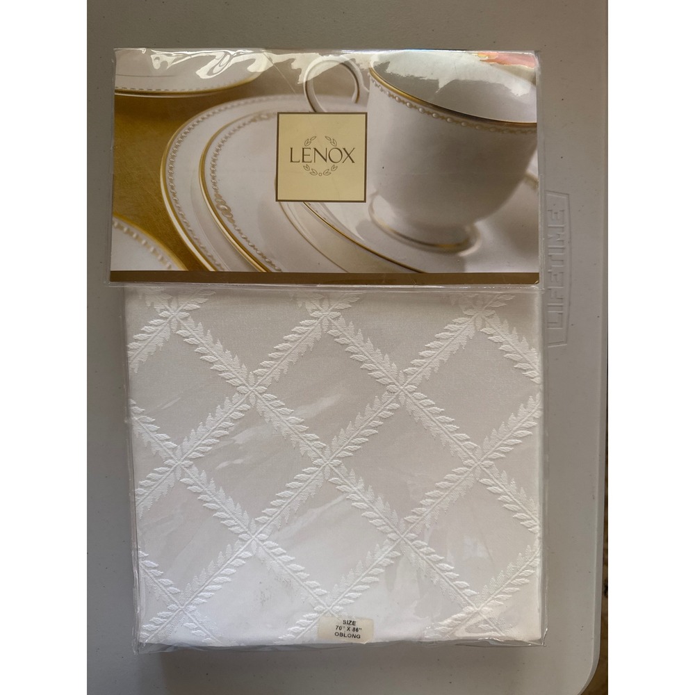 Lenox Laurel Leaf White Damask Oblong Tablecloth 70 x 86 Cotton Blend NEW